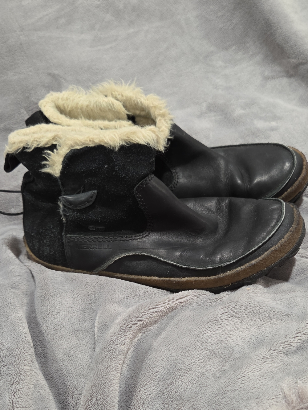 Merrell Black Tremblant Leather Boot with Cream Faux-Fur Collar